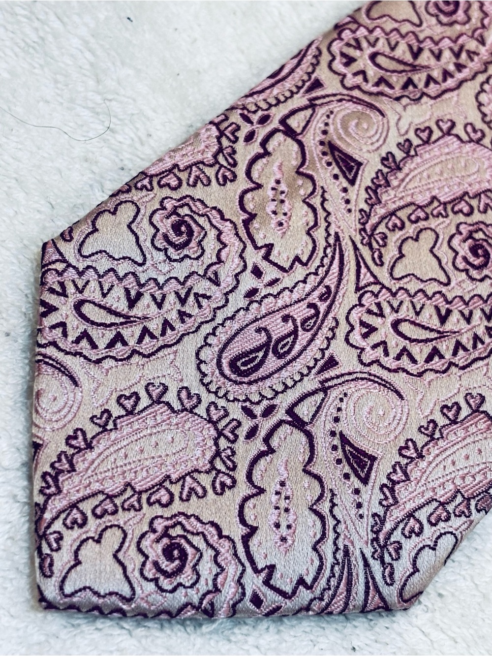 Men's Pink Paisley Tie - Elegant Formal Accessory